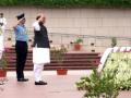 Kargil Vijay Diwas: Service chiefs lay wreaths at National War Memorial - Hindi News | Kargil Vijay Diwas: Service chiefs lay wreaths at National War Memorial | Latest politics News at Lokmattimes.com