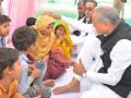 Gehlot meets families of Raj men charred to death in Haryana, announces financial aid - Hindi News | Gehlot meets families of Raj men charred to death in Haryana, announces financial aid | Latest politics News at Lokmattimes.com