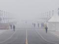 Dense fog envelops Delhi, AQI in 'poor' category - Hindi News | Dense fog envelops Delhi, AQI in 'poor' category | Latest national News at Lokmattimes.com