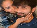 Mira Kapoor is 'Sunday binging' on Shahid Kapoor - Hindi News | Mira Kapoor is 'Sunday binging' on Shahid Kapoor | Latest entertainment News at Lokmattimes.com