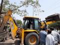 Demolition drive continues despite SC order - Hindi News | Demolition drive continues despite SC order | Latest national News at Lokmattimes.com