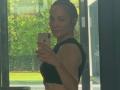 Jennifer Lopez shows off her fit figure in birthday selfie - Hindi News | Jennifer Lopez shows off her fit figure in birthday selfie | Latest entertainment News at Lokmattimes.com
