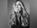 Jennifer Aniston oozes oomph in golden glittery pants, thanks fans for heartfelt birthday wishes - Hindi News | Jennifer Aniston oozes oomph in golden glittery pants, thanks fans for heartfelt birthday wishes | Latest entertainment News at Lokmattimes.com