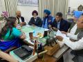 6 Punjab MPs meet MoS Meenakshi Lekhi, urge her to evacuate Indian students from Ukraine soon - Hindi News | 6 Punjab MPs meet MoS Meenakshi Lekhi, urge her to evacuate Indian students from Ukraine soon | Latest national News at Lokmattimes.com