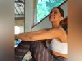 Deepika Padukone shares candid post-workout pictures, reminds fans to 'breathe' - Hindi News | Deepika Padukone shares candid post-workout pictures, reminds fans to 'breathe' | Latest entertainment News at Lokmattimes.com