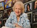 Google pays tribute to late star Betty White with search Easter egg - Hindi News | Google pays tribute to late star Betty White with search Easter egg | Latest entertainment News at Lokmattimes.com