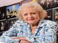 Reese Witherspoon, Viola Davis and more celebs mourn demise of legendary star Betty White - Hindi News | Reese Witherspoon, Viola Davis and more celebs mourn demise of legendary star Betty White | Latest entertainment News at Lokmattimes.com