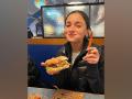 Alia Bhatt celebrates with burger, fries as 'Gangubai Kathiawadi' enters Rs 100 crore box office club - Hindi News | Alia Bhatt celebrates with burger, fries as 'Gangubai Kathiawadi' enters Rs 100 crore box office club | Latest entertainment News at Lokmattimes.com
