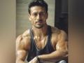 Tiger Shroff gets inspired by Mirabai Chanu, lifts 140 kgs during barbell squats - Hindi News | Tiger Shroff gets inspired by Mirabai Chanu, lifts 140 kgs during barbell squats | Latest entertainment News at Lokmattimes.com