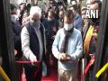 Delhi CM Arvind Kejriwal launches DTC's first electric bus - Hindi News | Delhi CM Arvind Kejriwal launches DTC's first electric bus | Latest national News at Lokmattimes.com