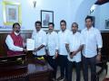 Goa Forward Party meets Governor, urges him not to give assent to bills passed in Assembly - Hindi News | Goa Forward Party meets Governor, urges him not to give assent to bills passed in Assembly | Latest national News at Lokmattimes.com