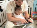 Priyanka posts heartwarming pic of Nick Jonas reading to Malti - Hindi News | Priyanka posts heartwarming pic of Nick Jonas reading to Malti | Latest entertainment News at Lokmattimes.com