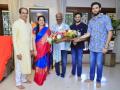 Superstar Rajinikanth's visit 'delights' Thackeray family - Hindi News | Superstar Rajinikanth's visit 'delights' Thackeray family | Latest entertainment News at Lokmattimes.com