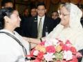 Hasina sends gifts to Mamata for Durga Puja - Hindi News | Hasina sends gifts to Mamata for Durga Puja | Latest international News at Lokmattimes.com
