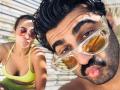 Arjun, Malaika wish Happy New Year with a 'pouty' picture - Hindi News | Arjun, Malaika wish Happy New Year with a 'pouty' picture | Latest entertainment News at Lokmattimes.com