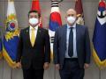 S. Korean Defense chief meets top Canadian envoy, discusses bilateral ties - Hindi News | S. Korean Defense chief meets top Canadian envoy, discusses bilateral ties | Latest politics News at Lokmattimes.com