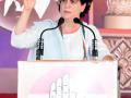 Priyanka demands resignation of Railway Minister Ashwini Vaishnaw - Hindi News | Priyanka demands resignation of Railway Minister Ashwini Vaishnaw | Latest politics News at Lokmattimes.com
