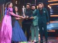 Allu Arjun crowns Soujanya as winner of Telugu Indian Idol 2 - Hindi News | Allu Arjun crowns Soujanya as winner of Telugu Indian Idol 2 | Latest entertainment News at Lokmattimes.com