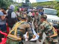Tourists stranded in Sikkim due to heavy rainfall, 2K rescued by Army - Hindi News | Tourists stranded in Sikkim due to heavy rainfall, 2K rescued by Army | Latest national News at Lokmattimes.com