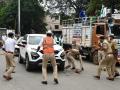 Bharat Bandh: Protestor runs SUV over cop's foot in Bengaluru, detained - Hindi News | Bharat Bandh: Protestor runs SUV over cop's foot in Bengaluru, detained | Latest national News at Lokmattimes.com