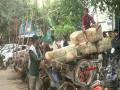 Delhi: Cart pullers on indefinite strike against no entry at Chandni Chowk - Hindi News | Delhi: Cart pullers on indefinite strike against no entry at Chandni Chowk | Latest national News at Lokmattimes.com