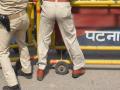 Four Patna cops steal goods from mall, video goes viral - Hindi News | Four Patna cops steal goods from mall, video goes viral | Latest national News at Lokmattimes.com