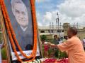 Yogi pays tributes to Atal Bihari Vajpayee - Hindi News | Yogi pays tributes to Atal Bihari Vajpayee | Latest politics News at Lokmattimes.com