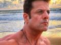 Fardeen Khan flaunts 'killer' body in shirtless selfie - Hindi News | Fardeen Khan flaunts 'killer' body in shirtless selfie | Latest international News at Lokmattimes.com
