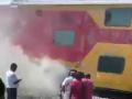 Smoke on Chennai-Bengaluru Express triggers panic - Hindi News | Smoke on Chennai-Bengaluru Express triggers panic | Latest national News at Lokmattimes.com