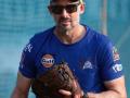 Get back to basics, look yourself in the mirror to find winning ways: Hussey to CSK players - Hindi News | Get back to basics, look yourself in the mirror to find winning ways: Hussey to CSK players | Latest cricket News at Lokmattimes.com