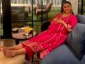 Soni Razdan shares Alia's unseen picture flaunting baby bump - Hindi News | Soni Razdan shares Alia's unseen picture flaunting baby bump | Latest entertainment News at Lokmattimes.com