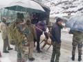BRO rescues 40 tourists stranded in Sikkim after heavy rainfall - Hindi News | BRO rescues 40 tourists stranded in Sikkim after heavy rainfall | Latest national News at Lokmattimes.com