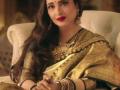 Rekha loves to sketch with charcoal, reveals 'GHKPM' director - Hindi News | Rekha loves to sketch with charcoal, reveals 'GHKPM' director | Latest entertainment News at Lokmattimes.com