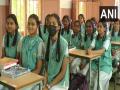 Tamil Nadu: Woman police officer helps dropout students enroll in school - Hindi News | Tamil Nadu: Woman police officer helps dropout students enroll in school | Latest national News at Lokmattimes.com