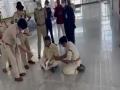 Chandrababu Naidu detained at airport, stages sit-in protest against police behaviour - Hindi News | Chandrababu Naidu detained at airport, stages sit-in protest against police behaviour | Latest national News at Lokmattimes.com
