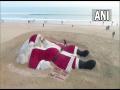 Odisha sand artist creates Santa Claus on Puri beach with 5,400 roses - Hindi News | Odisha sand artist creates Santa Claus on Puri beach with 5,400 roses | Latest national News at Lokmattimes.com