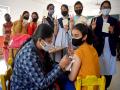 Mumbai fully vaccinates 100 pc of its adult population with COVID-19 vaccine - Hindi News | Mumbai fully vaccinates 100 pc of its adult population with COVID-19 vaccine | Latest national News at Lokmattimes.com