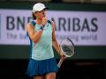 World No.1 Swiatek survives tough three-setter against Zheng; in French Open quarters - Hindi News | World No.1 Swiatek survives tough three-setter against Zheng; in French Open quarters | Latest tennis News at Lokmattimes.com