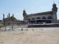 Hyderabad's Mecca Masjid yet to be thrown open for worshippers - Hindi News | Hyderabad's Mecca Masjid yet to be thrown open for worshippers | Latest health News at Lokmattimes.com