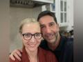'Friends' reunion: Lisa Kudrow posts sweet selfie with David Schwimmer - Hindi News | 'Friends' reunion: Lisa Kudrow posts sweet selfie with David Schwimmer | Latest entertainment News at Lokmattimes.com