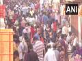 Mumbai: People throng Dadar vegetable market amid rising COVID-19 cases - Hindi News | Mumbai: People throng Dadar vegetable market amid rising COVID-19 cases | Latest national News at Lokmattimes.com