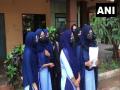 Hijab row resurfaces in K'taka: Muslim students of University College submit memorandum to Dy Commissioner - Hindi News | Hijab row resurfaces in K'taka: Muslim students of University College submit memorandum to Dy Commissioner | Latest national News at Lokmattimes.com