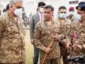 Pak Army Chief Gen Bajwa visits Durand Line -- vows to finish border fencing despite Taliban's warning - Hindi News | Pak Army Chief Gen Bajwa visits Durand Line -- vows to finish border fencing despite Taliban's warning | Latest national News at Lokmattimes.com