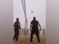 Akshay Kumar enjoys game of volleyball with 'bravehearts' on Army Day - Hindi News | Akshay Kumar enjoys game of volleyball with 'bravehearts' on Army Day | Latest entertainment News at Lokmattimes.com