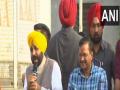 Upcoming Gujarat polls: Kejriwal, Punjab CM hold roadshow in Ahmedabad - Hindi News | Upcoming Gujarat polls: Kejriwal, Punjab CM hold roadshow in Ahmedabad | Latest politics News at Lokmattimes.com