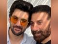 Sunny Deol sends best wishes to son Karan on day of release of his second film - Hindi News | Sunny Deol sends best wishes to son Karan on day of release of his second film | Latest maharashtra News at Lokmattimes.com