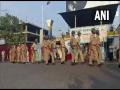 Karnataka Police undertake route march in Shivamogga as precautionary measure amid ongoing hijab row - Hindi News | Karnataka Police undertake route march in Shivamogga as precautionary measure amid ongoing hijab row | Latest national News at Lokmattimes.com