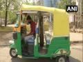 COVID-19: Bhopal auto-driver turns three-wheeler into ambulance, a free of cost service - Hindi News | COVID-19: Bhopal auto-driver turns three-wheeler into ambulance, a free of cost service | Latest national News at Lokmattimes.com