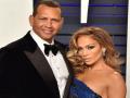 Jennifer Lopez unfollows, deletes pictures with ex Alex Rodriguez from her Instagram - Hindi News | Jennifer Lopez unfollows, deletes pictures with ex Alex Rodriguez from her Instagram | Latest entertainment News at Lokmattimes.com