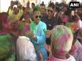 West Bengal Min Firhad Hakim conveys message of togetherness on Holi - Hindi News | West Bengal Min Firhad Hakim conveys message of togetherness on Holi | Latest national News at Lokmattimes.com